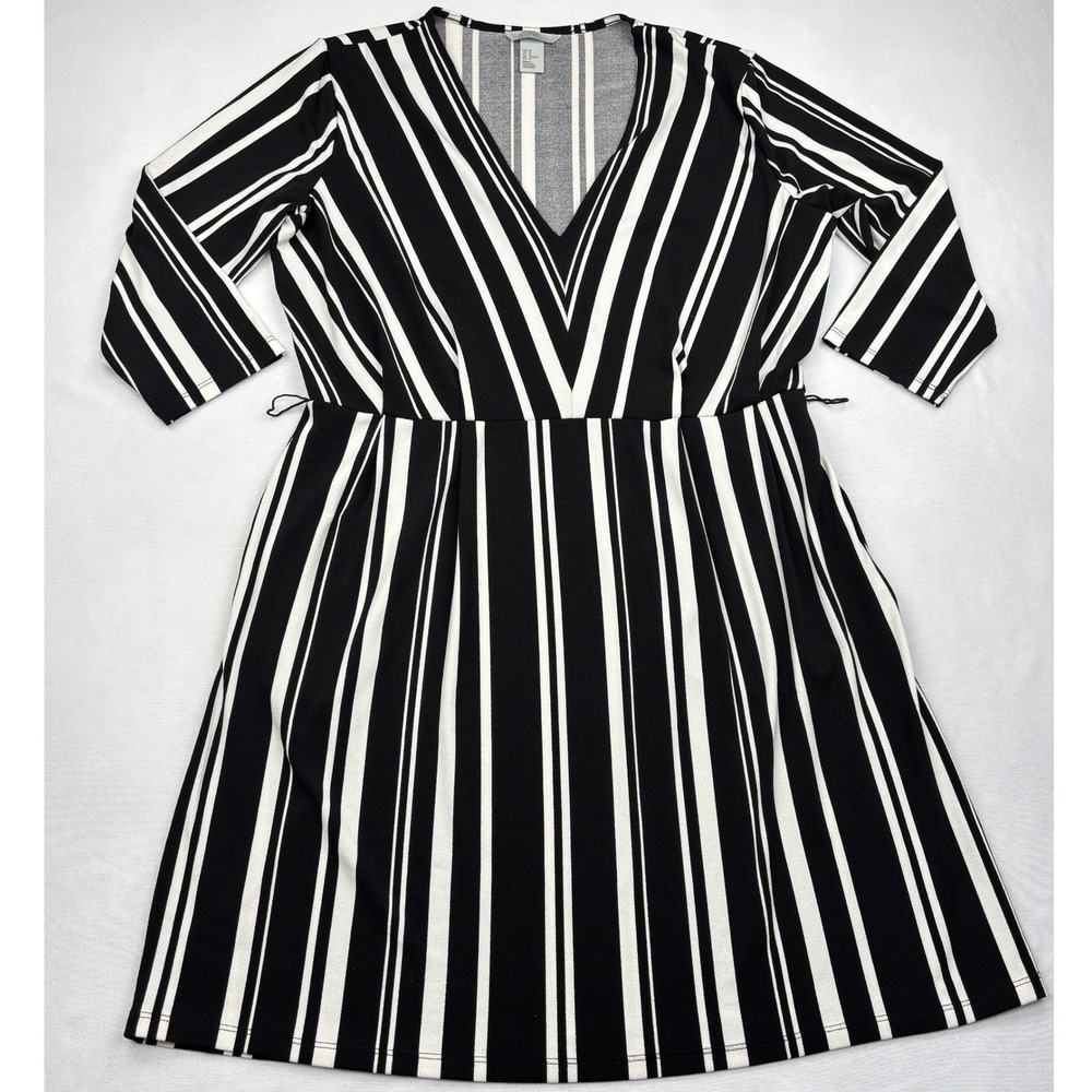HM Womens Medium Black White Striped V Neck 3/4 Sleeve A Line Dress 0612935
